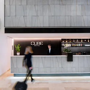Hotel Cube, Praga
