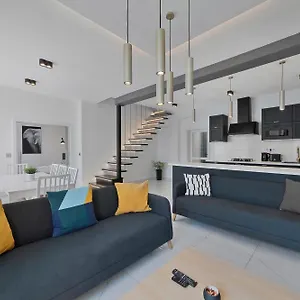 Apartment Boutique Owned By Emperor Peter The Great With 2 Balconies & Jacuzzi 